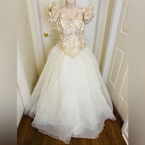 Ivory Floral Wedding Gown with veil-very long!!
